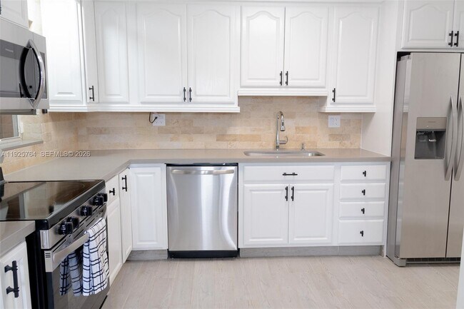 Building Photo - 5464 NE 3rd Ave