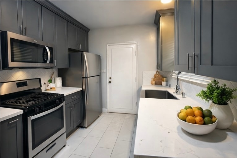 Building Photo - 1222 McClellan Dr