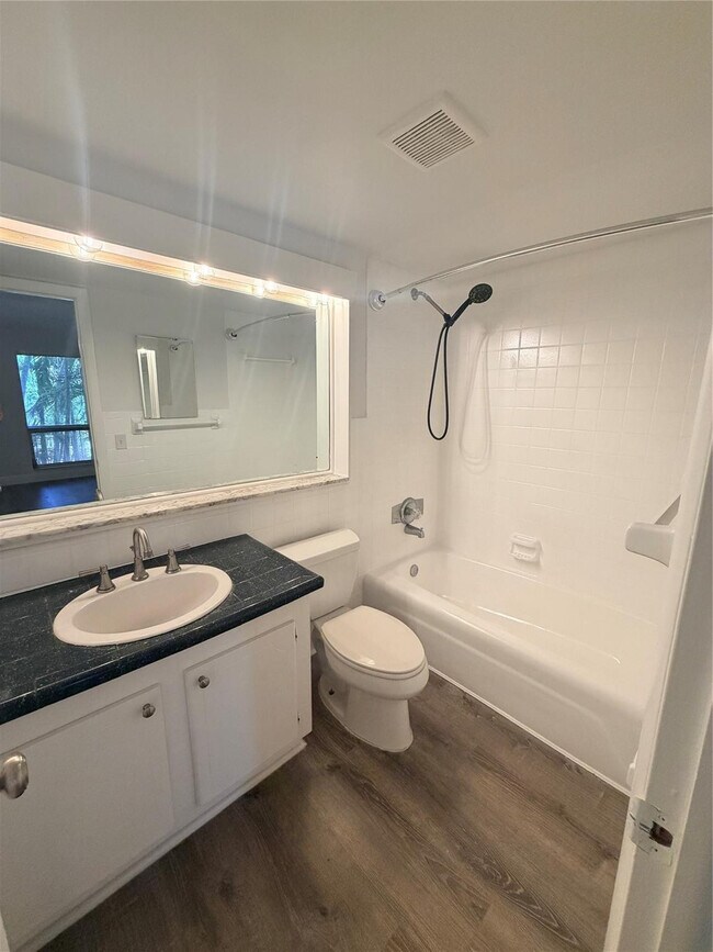 Building Photo - 1201 SE 2nd Ct