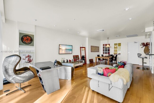 Building Photo - 10275 Collins Ave