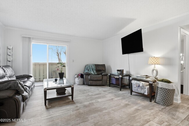 Building Photo - 3737 Loretto Rd