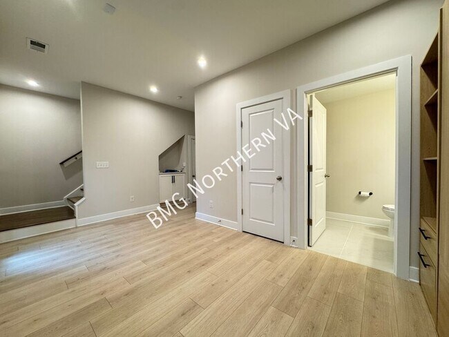 Building Photo - 1021 S Taylor Ct