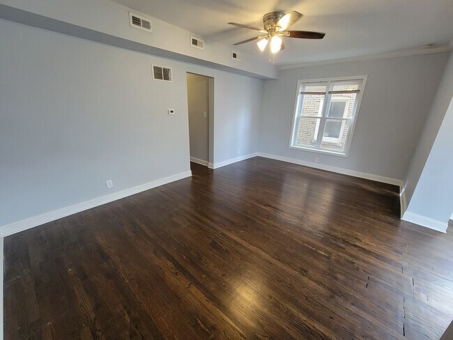 Building Photo - 4849 N Sawyer Ave