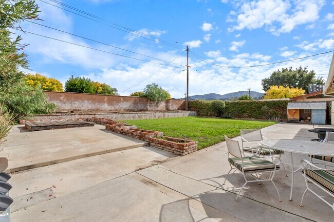 Building Photo - 27508 Vilna Ave