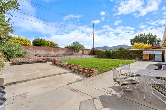 Building Photo - Stylish 3-Bedroom Home with Great Indoor-Outdoor Living