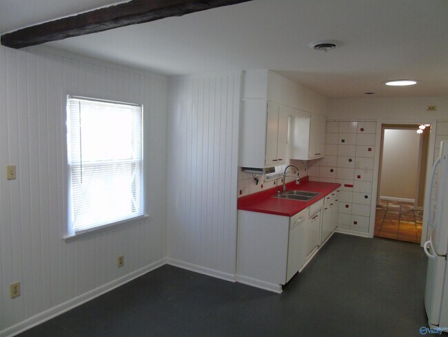 Building Photo - 2504 Maysville Cir NE