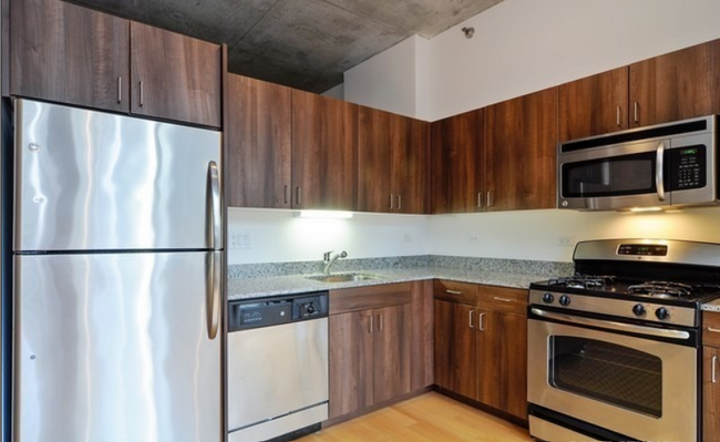 Building Photo - 235 W Van Buren St