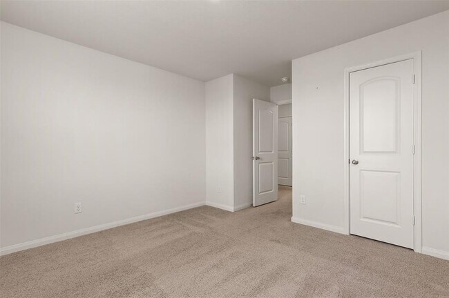 Building Photo - 2201 Bowline Rd
