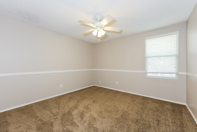 Building Photo - 3617 Clydesdale Dr