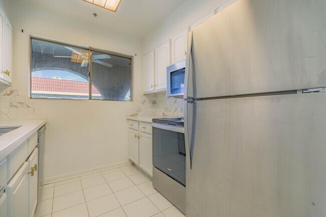 Building Photo - 1650 N 87th Terrace