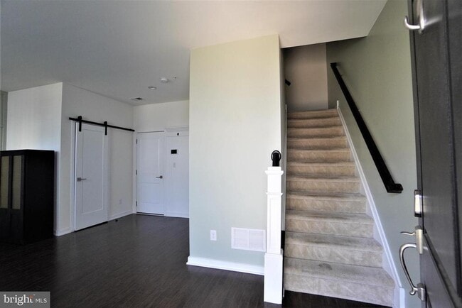 Building Photo - 13 Jessop Ln