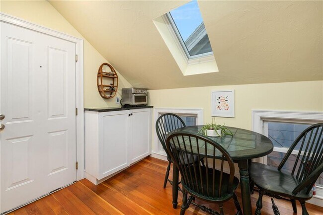 Building Photo - 510 Wickenden St