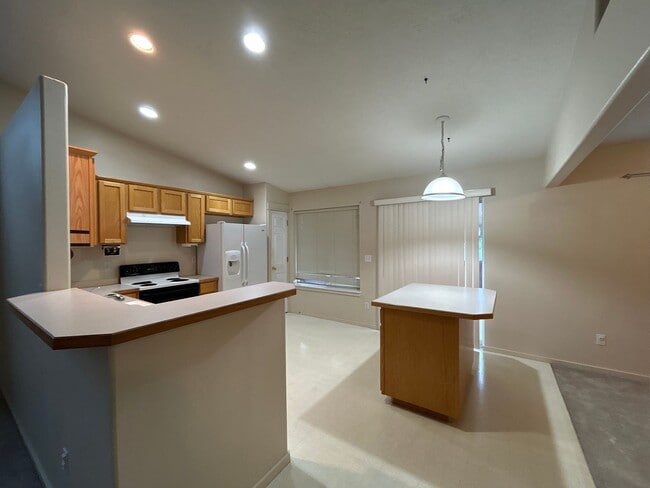 Building Photo - 3 Bedroom / 2 Bathroom Home in Madras