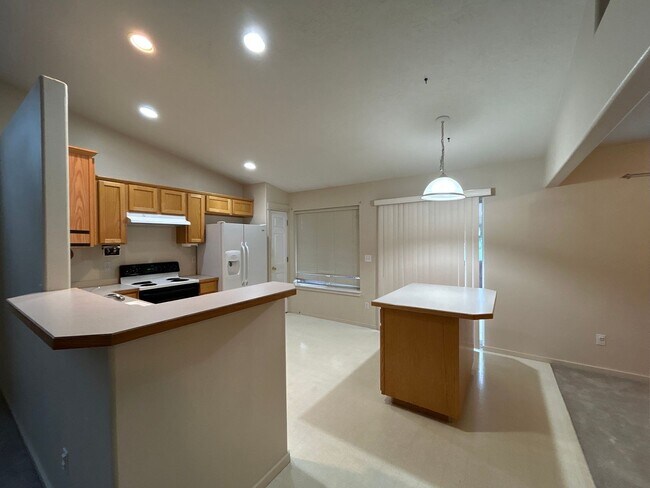 Building Photo - 3 Bedroom / 2 Bathroom Home in NE Madras
