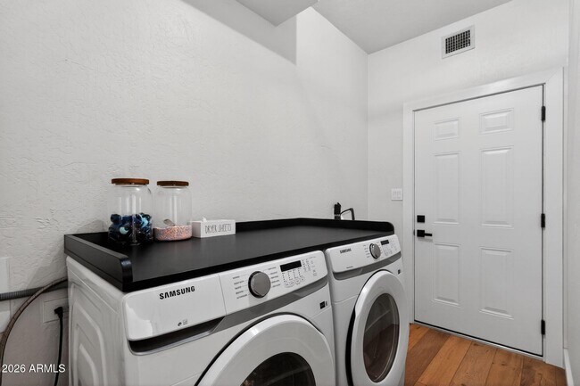 Building Photo - 10897 N 78th St