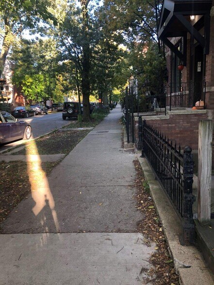 Building Photo - 2245 W Shakespeare Ave