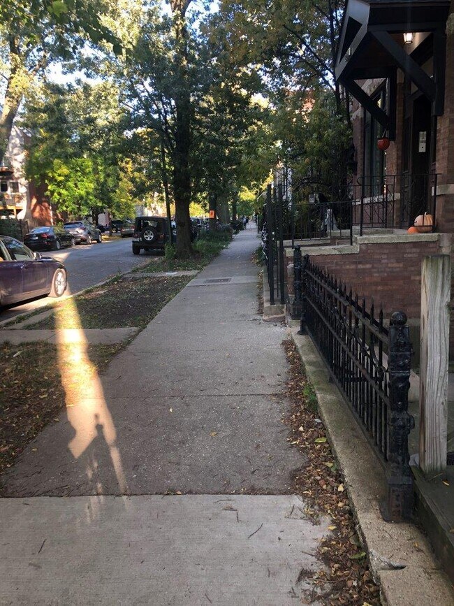 Building Photo - 2245 W Shakespeare Ave