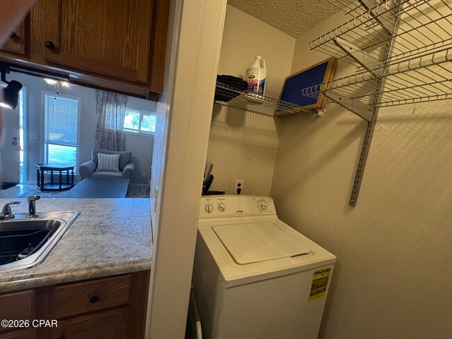 Building Photo - 6903 N Lagoon Dr