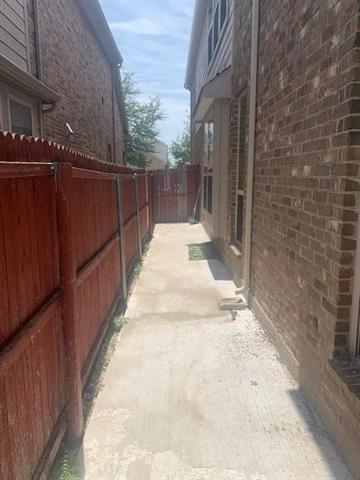 Building Photo - 10240 Matador Dr