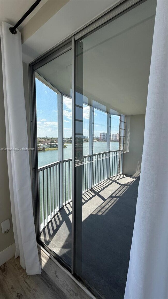 Building Photo - 1750 NE 191st St