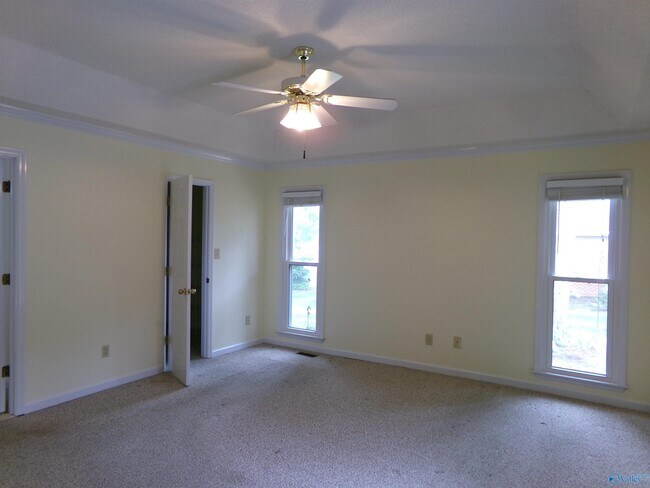 Building Photo - 15010 Carlisle Dr SE