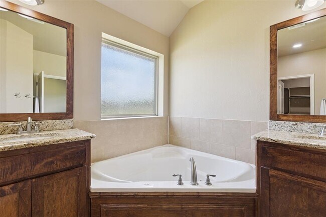 Building Photo - 13640 Ridge View Ln