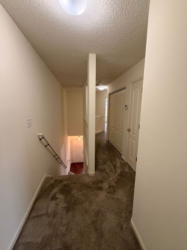 Building Photo - 606 Windbrook Cir