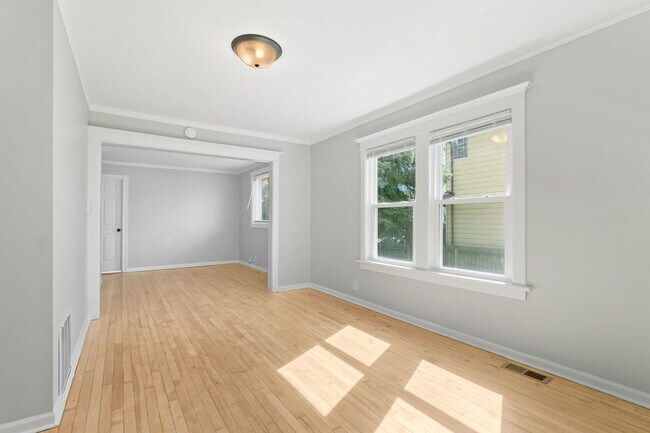 Building Photo - 1144 N Austin Blvd