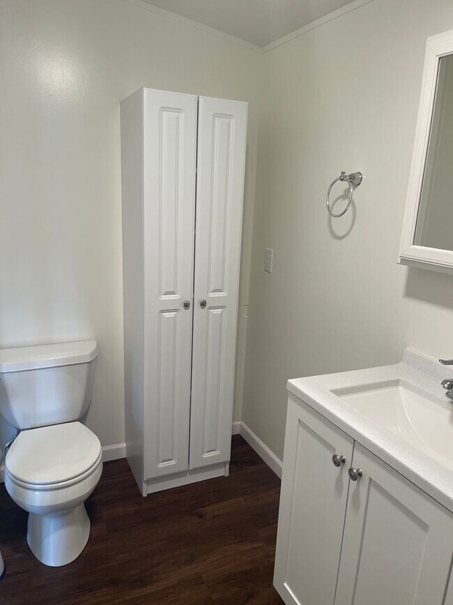 Building Photo - 3 Bed 2 Bath Home on Property Available for Lease
