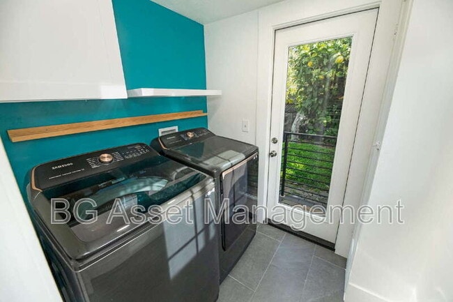 Building Photo - 5524 Shattuck Ave.