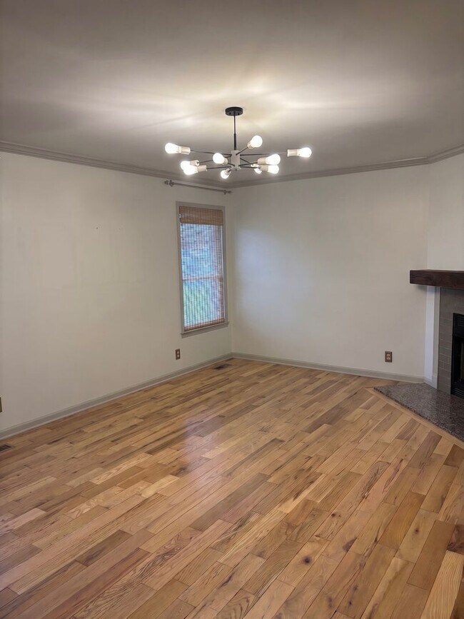 Building Photo - Renovated 3 Bedroom Home in Ashland City!