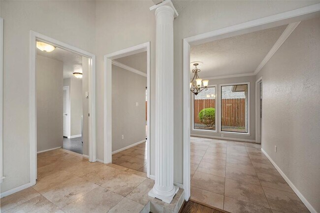 Building Photo - 534 Fox Briar Ln