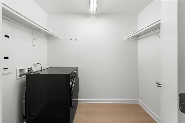 Building Photo - 2200 Dickson Dr