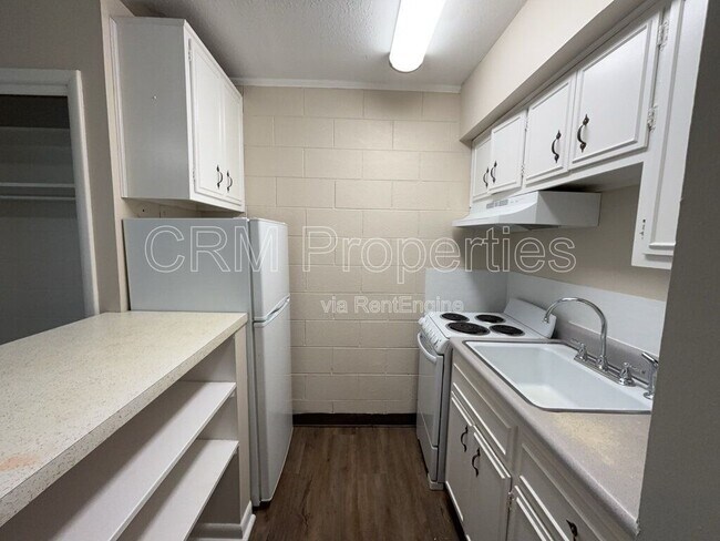 Building Photo - 6134 Hillside Ave