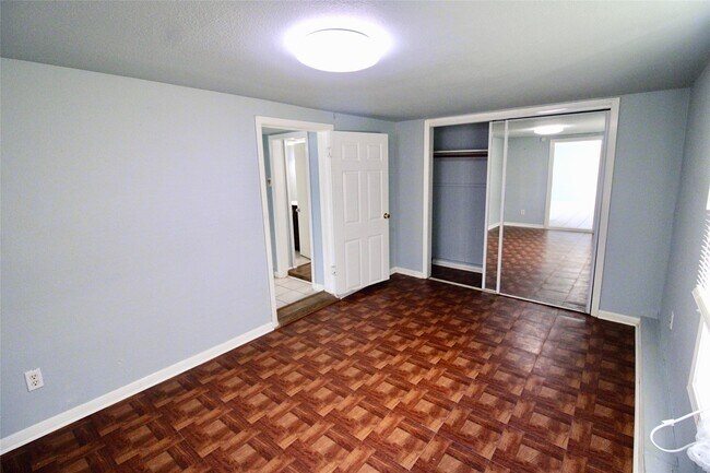 Building Photo - 4114 Ave S 1/2