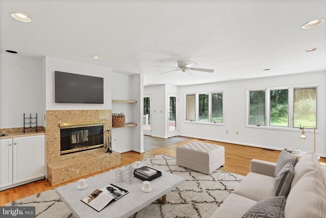 Building Photo - 12624 Golden Oak Dr