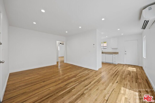 Building Photo - 6640 Woodman Ave