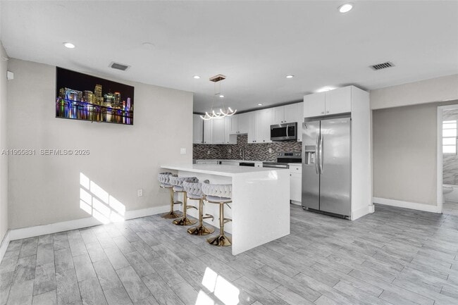 Building Photo - 2921 NW 6th Ct