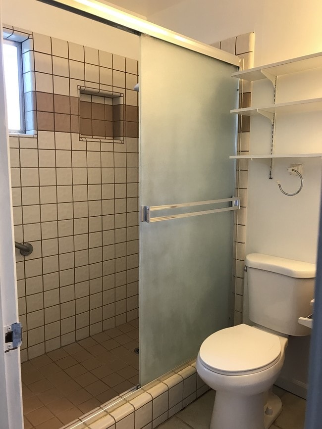 Building Photo - 1059 La Mesa Dr