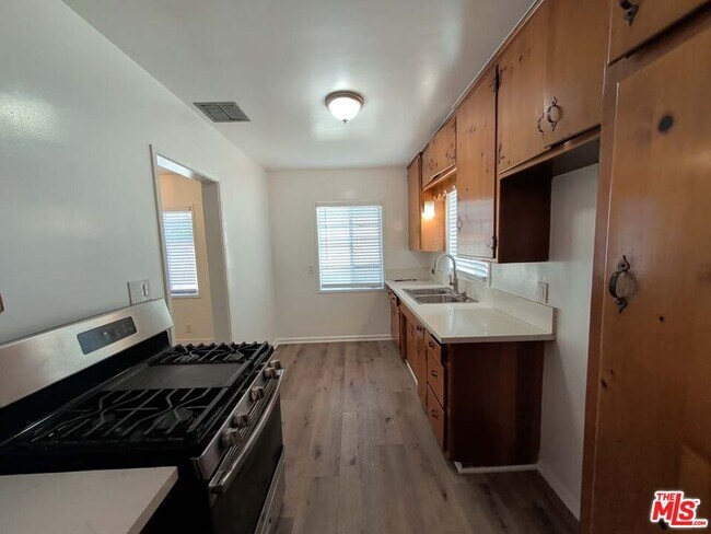 Building Photo - 7758 N Glenoaks Blvd