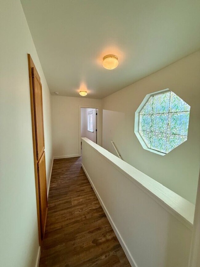 Building Photo - 1290 NW Knoxville Blvd