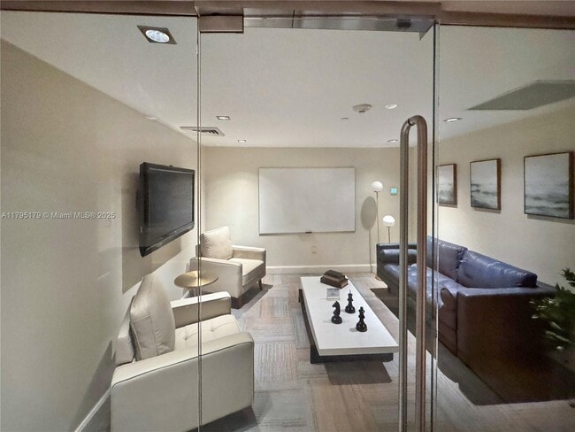 Building Photo - 950 Brickell Bay Dr