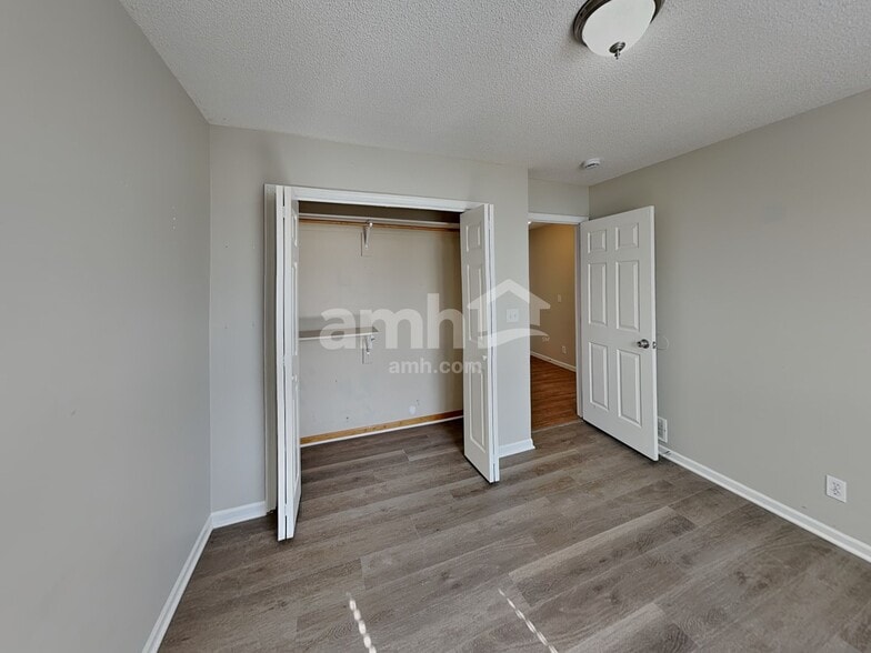 Building Photo - 1015 Bristol Dr