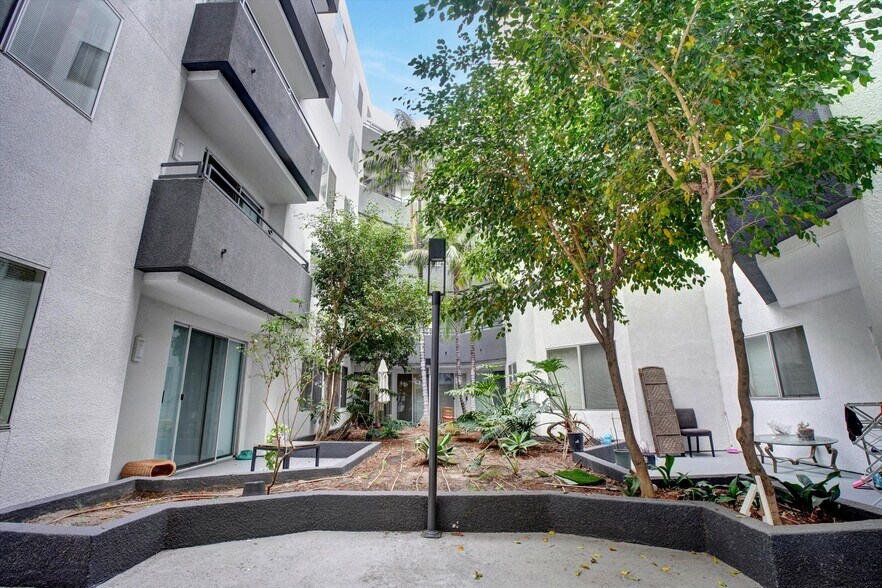 Building Photo - 10601 Wilshire Blvd