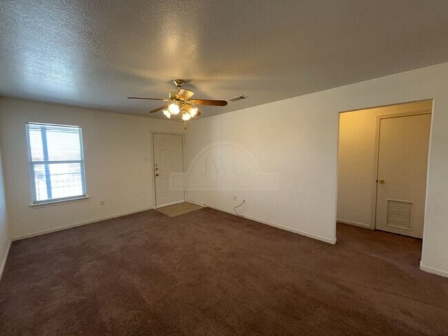 Building Photo - 1006 Circle M Dr