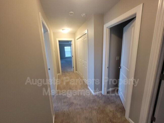 Building Photo - 1733 Ethan Way