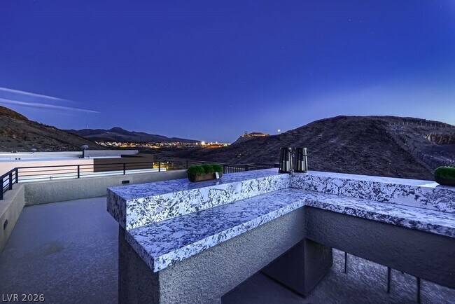 Building Photo - 917 Vegas View Dr