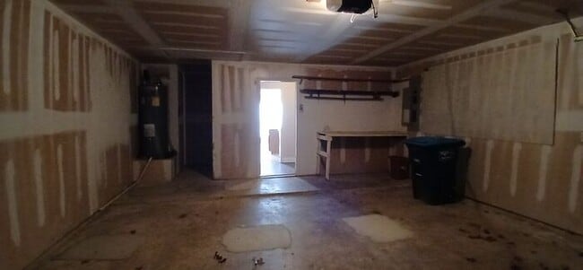 Building Photo - Summerfields Beauty: Oversized Kitchen + Flex 4th Bedroom