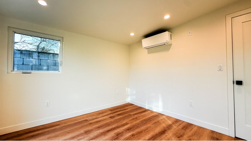 Building Photo - 546 W Ash Ave