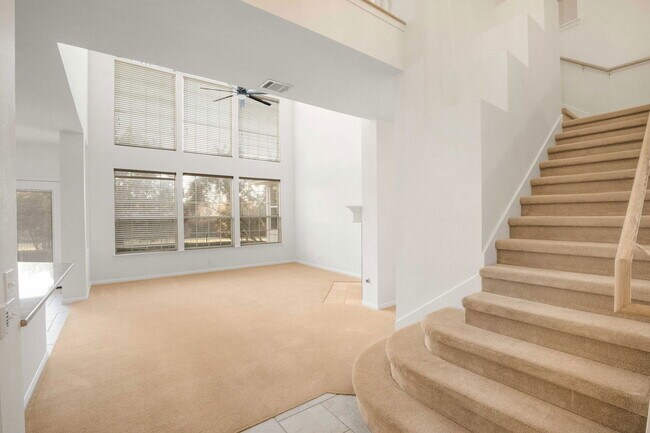 Building Photo - 2514 Crenshaw Dr